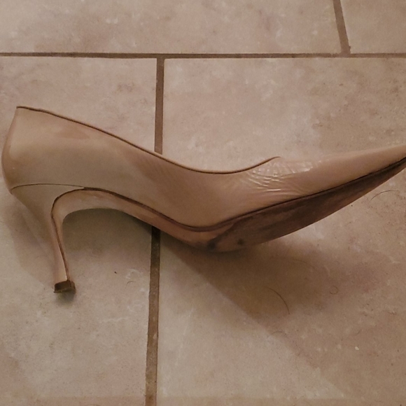 Manolo Blahnik Beige Patent Pointy Pumps..It 39 - Picture 3 of 3